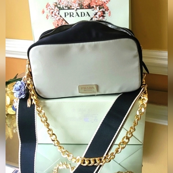 Prada - Picture 2 of 16